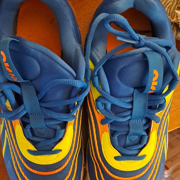 Shoes - Picture 4 of 4